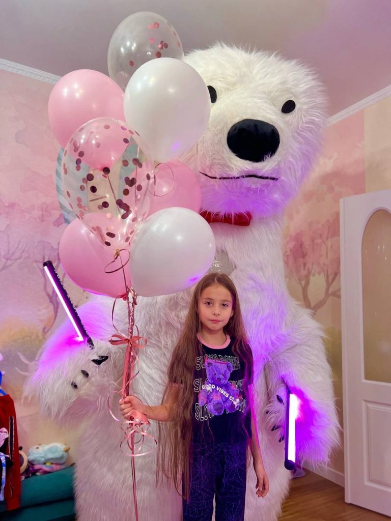 Mit dem weißen Bären wird Ihre Feier wirklich bunt und fröhlich!